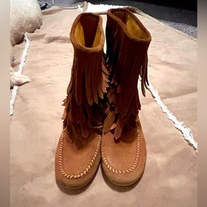 Gucci Moccasin Boots. Tan Girls size 12 -Euro 30 Beautiful Boots/good condition